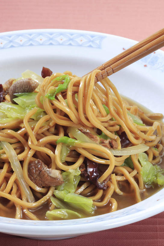 面食,面条,无人,竖图,俯视,室内,特写,白天,餐桌,筷子,桌面,桌子,蔬菜,餐具,一双,新鲜,碟子,盘,菌菇,蘑菇,面,食品,菌类,文化,传统,拉面,食物,盘子,碟,食用菌,摄影,有机食品,绿色食品,影棚,餐台,礼节,礼仪,日本拉面,进餐用具,烹调用具,彩图,高角度拍摄,影棚拍摄,拍摄