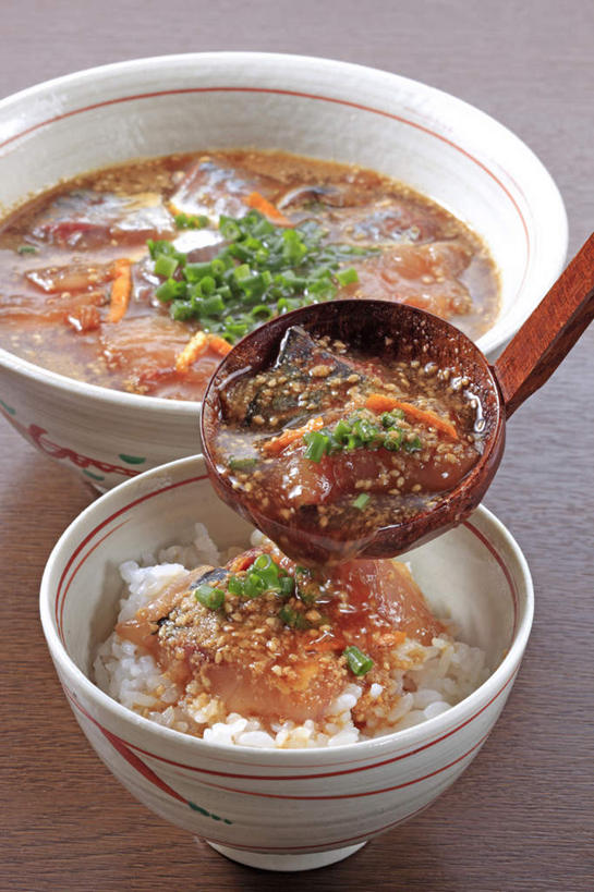 帆船,无人,竖图,俯视,室内,特写,白天,烹饪,餐桌,桌面,桌子,船,餐具,木制,勺子,日本料理,料理,食品,鲷鱼,菜肴,美食,食物,两个,一个,木制品,调羹,汤匙,碗,交通工具,日式料理,日式,摄影,佳肴,影棚,单个,餐台,鲷,加吉鱼,铜盆鱼,真鲷,载具,红鲷,班加吉,加真鲷,红加吉,进餐用具,烹调用具,彩图,高角度拍摄,影棚拍摄,拍摄