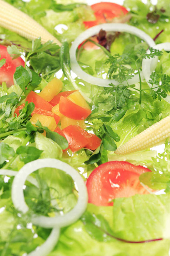 无人,竖图,俯视,室内,特写,白天,玉米,餐桌,桌面,桌子,蔬菜,西红柿,洋葱,水果,新鲜,棒子,玉蜀黍,蔬菜沙拉,沙拉,食品,色拉,沙律,食物,摄影,有机食品,绿色食品,影棚,餐台,色拉酱,苞米,千岛酱,苞芦,苞谷,包谷,大蜀黍,番麦,薏米包,玉高粱,玉麦,珍珠米,小玉米,圆葱,洋葱头,球葱,番茄,彩图,高角度拍摄,影棚拍摄,拍摄