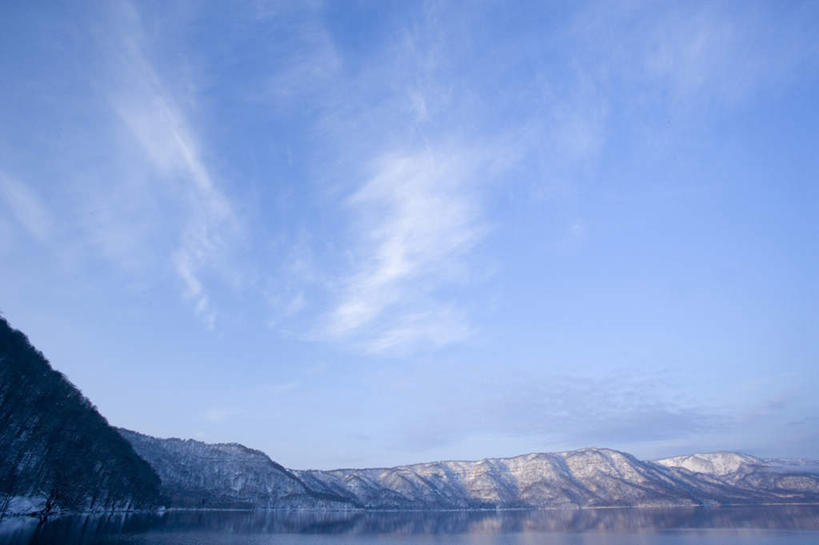 无人,公园,横图,室外,白天,正面,旅游,度假,湖,湖泊,美景,山,山脉,水,秋田县,日本,亚洲,湖面,景观,山峰,水流,水面,云,云朵,山峦,云彩,娱乐,蓝色,白云,蓝天,天空,自然,湖水,群山,天,享受,休闲,景色,放松,晴朗,自然风光,东亚,本州,本州岛,日本国,秋田,岩手,岩手县,青森,青森县,东北地方,十和田八幡平国立公园,晴空,彩图