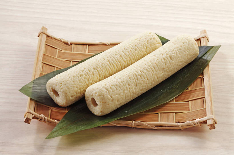 豆腐,无人,横图,俯视,室内,特写,白天,烹饪,餐桌,桌子,餐具,叶子,两根,阴影,反射,木制,碟子,盘,影子,粽叶,肉,鱼肉,日本料理,料理,食品,绿叶,菜肴,美食,肉类,食物,一个,白色,盘子,木制品,碟,日式料理,日式,嫩叶,摄影,佳肴,影棚,单个,餐台,豆制品,肉食,箬叶,芦苇叶,鱼糕,叶,叶片,彩图,高角度拍摄,影棚拍摄,拍摄,日本鱼糕,竹轮