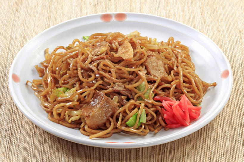 面食,面条,无人,横图,俯视,室内,特写,白天,烹饪,餐桌,桌子,餐具,阴影,反射,碟子,盘,影子,炒面,调料,酱料,酱汁,面,肉,佐料,日本料理,料理,食品,调味品,调味料,猪肉,酱,菜肴,美食,肉类,食物,一个,盘子,碟,日式料理,日式,摄影,佳肴,影棚,单个,餐台,肉食,豚肉,彩图,高角度拍摄,影棚拍摄,拍摄,日式炒面