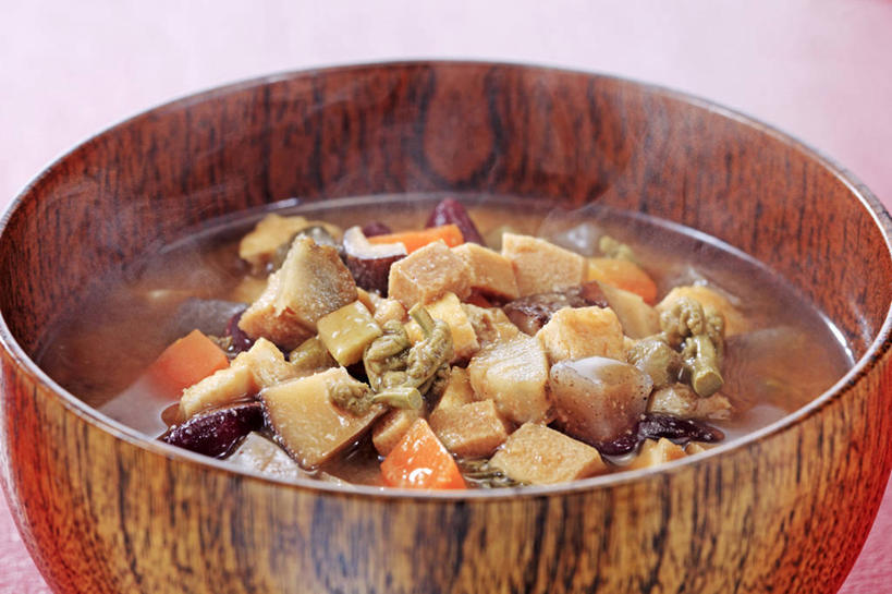 无人,横图,俯视,室内,特写,白天,烹饪,雾,餐桌,桌子,萝卜,胡萝卜,蔬菜,一堆,阴影,堆叠,堆积,沸腾,新鲜,反射,蒸汽,影子,陶瓷,汤,日本料理,料理,食品,陶瓷制品,水蒸气,菜肴,美食,食物,一个,容器,碗,日式料理,日式,摄影,佳肴,有机食品,绿色食品,影棚,单个,餐台,储藏,堆,储存,黄萝卜,番萝卜,蒸发,红萝卜,甘荀,彩图,高角度拍摄,影棚拍摄,拍摄,丁香萝卜,胡芦菔金,金笋,贮存