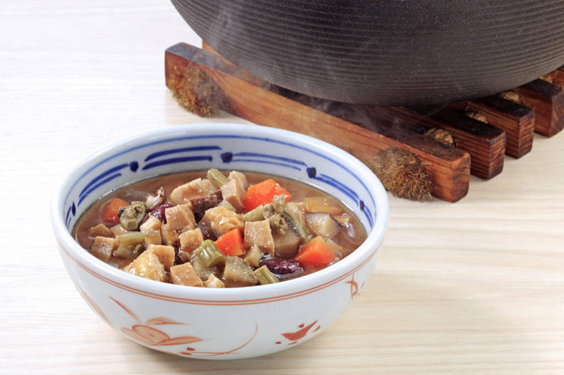 无人,横图,俯视,室内,特写,白天,烹饪,雾,餐桌,桌子,萝卜,胡萝卜,蔬菜,一堆,阴影,堆叠,堆积,沸腾,新鲜,反射,蒸汽,影子,陶瓷,汤,日本料理,料理,食品,陶瓷制品,水蒸气,菜肴,美食,食物,一个,容器,碗,日式料理,日式,摄影,佳肴,有机食品,绿色食品,影棚,单个,餐台,储藏,堆,储存,黄萝卜,番萝卜,蒸发,红萝卜,甘荀,彩图,高角度拍摄,影棚拍摄,拍摄,丁香萝卜,胡芦菔金,金笋,贮存