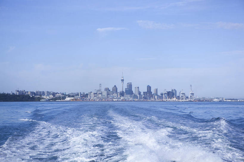 无人,高楼大厦,横图,室外,白天,正面,度假,美景,城市风光,标志建筑,城市,大厦,地标,建筑,摩天大楼,新西兰,阴影,波纹,飞溅,溅,光线,液体,影子,景观,水滴,云,云朵,建筑群,云彩,娱乐,建设,水珠,蓝色,白云,蓝天,水纹,天空,阳光,船尾波,波浪,天,享受,休闲,景色,放松,晴朗,喷洒,大洋洲,奥克兰,纽西兰,长白云之乡,新西兰北岛,奥克兰区,奥克兰市,风帆之都,晴空,彩图,大楼,高层建筑,高楼,摩天楼