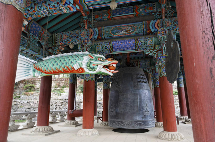 无人,横图,室外,白天,仰视,旅游,度假,名胜古迹,标志建筑,地标,建筑,雕塑,韩国,亚洲,遗迹,艺术,装饰,雕刻,柱子,古迹,文物,娱乐,建设,古建筑,祈愿,工艺品,享受,休闲,旅游胜地,放松,纪念,祈求,美术,信号,主题,报时,陈列,古文明,东亚,海印寺,功能,美学,召集,大韩民国,庆尚北道,鸣钟,钟,彩图,低角度拍摄,伽倻山,道
