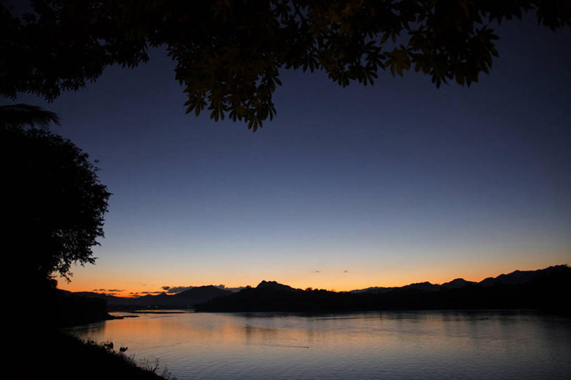 无人,横图,室外,白天,正面,旅游,度假,河流,美景,日落,水,植物,亚洲,波纹,河水,景观,水流,晚霞,霞光,落日,涟漪,背光,娱乐,澜沧江,树,树木,绿色,水纹,天空,自然,黄昏,波浪,天,享受,休闲,景色,彩霞,放松,生长,成长,自然风光,逆光,水晕,九龙江,湄公河,亚细亚,亚细亚洲,夕照,薄暮,夕阳,彩图,傍晚,斜阳