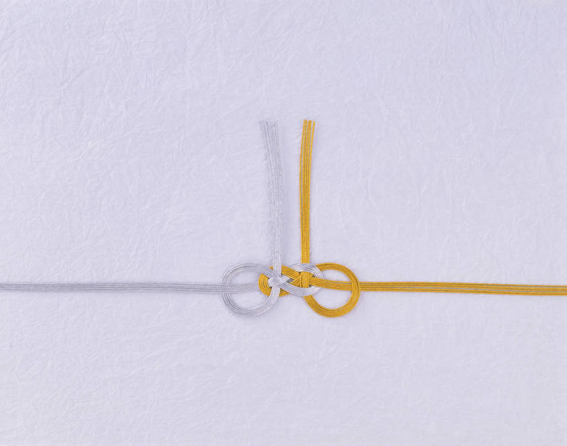 无人,横图,室内,特写,白天,白色背景,正面,静物,艺术,手工艺品,艺术品,文化,黄色,白色,工艺品,摄影,影棚,高雅,自信心,品位,花纸绳,日本水引,日本水引绣,水引绣,彩图,影棚拍摄,拍摄