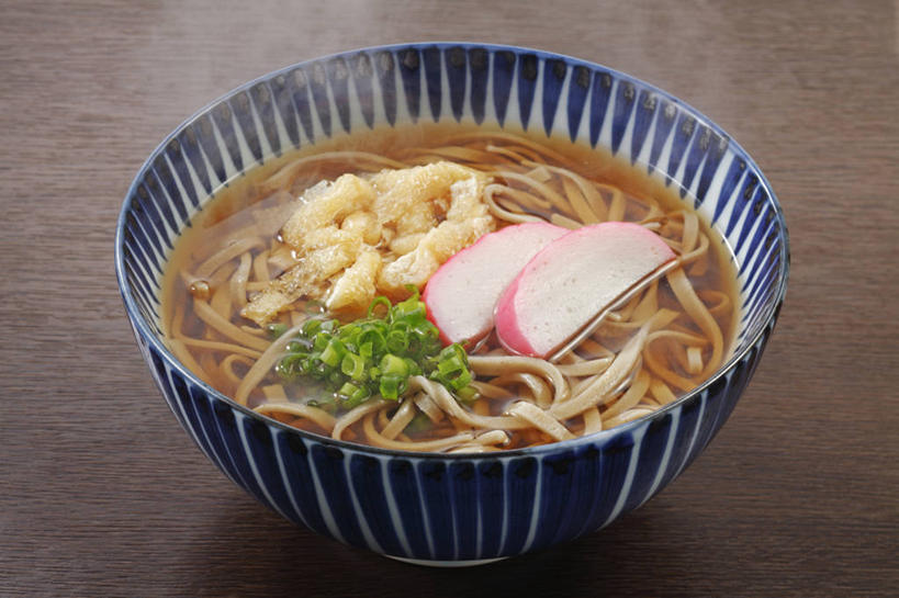 面食,面条,豆腐,无人,横图,俯视,室内,特写,白天,烹饪,雾,餐桌,桌子,蔬菜,阴影,沸腾,朦胧,模糊,新鲜,反射,蒸汽,影子,陶瓷,葱,青葱,面,肉,鱼肉,日本料理,料理,食品,陶瓷制品,水蒸气,雾气,拉面,菜肴,美食,肉类,食物,容器,碗,日式料理,日式,摄影,荞麦面,佳肴,有机食品,绿色食品,影棚,餐台,储藏,气体,豆制品,储存,蒸发,鱼饼,彩图,高角度拍摄,影棚拍摄,拍摄,贮存