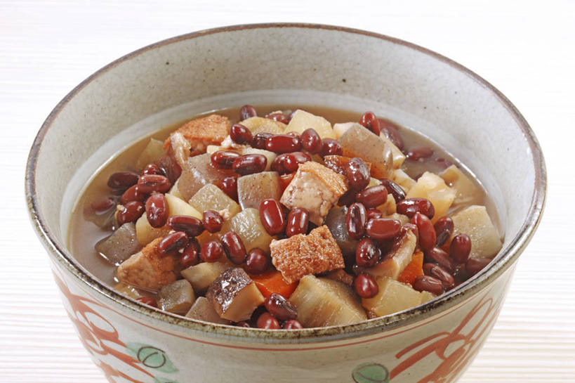 豆腐,无人,横图,俯视,室内,特写,白天,烹饪,餐桌,桌子,萝卜,胡萝卜,蔬菜,阴影,新鲜,反射,影子,陶瓷,日本料理,味增汤,料理,食品,陶瓷制品,菜肴,美食,食物,一个,容器,碗,日式料理,日式,佳肴,有机食品,绿色食品,单个,餐台,储藏,豆制品,储存,黄萝卜,番萝卜,红萝卜,甘荀,彩图,高角度拍摄,丁香萝卜,胡芦菔金,金笋,贮存