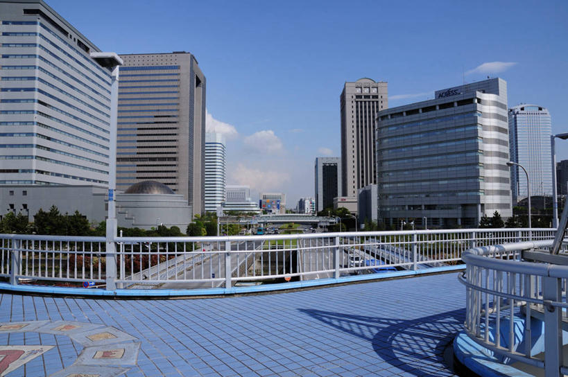 无人,高楼大厦,栏杆,横图,室外,白天,正面,度假,美景,植物,城市风光,城市,大厦,建筑,摩天大楼,日本,亚洲,阴影,光线,影子,景观,云,云朵,围栏,千叶县,云彩,娱乐,建设,护栏,树,树木,蓝色,绿色,白云,蓝天,天空,阳光,自然,天,享受,休闲,景色,放松,生长,晴朗,成长,东亚,本州,关东地方,本州岛,日本国,千叶,晴空,彩图,大楼,高层建筑,高楼,摩天楼,幕张国际城