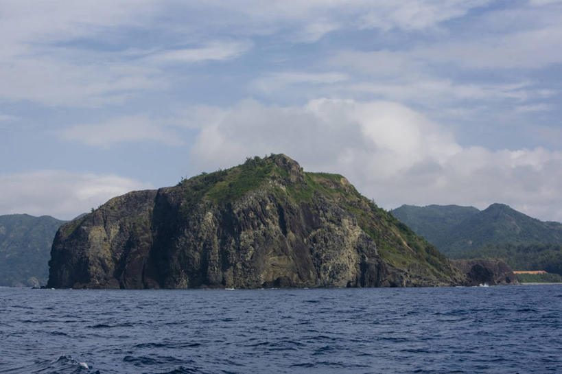 无人,横图,室外,白天,正面,旅游,度假,岛屿,海浪,海洋,石头,美景,沙滩,山,山脉,东京,日本,亚洲,阴影,光线,沙子,石子,影子,岛,海岸,景观,浪花,山顶,山峰,云,云朵,沙地,山峦,云彩,娱乐,蓝色,白云,蓝天,天空,阳光,自然,海水,群山,天,享受,休闲,景色,放松,晴朗,自然风光,海景,东亚,沉积岩,本州,关东地方,本州岛,日本国,东京都,颠峰,极峰,小笠原群岛,水成岩,父岛列岛,大海,风浪,海,海水的波动,海滩,近岸浪,列岛,群岛,石块,岩石,涌浪,诸岛,晴空,彩图