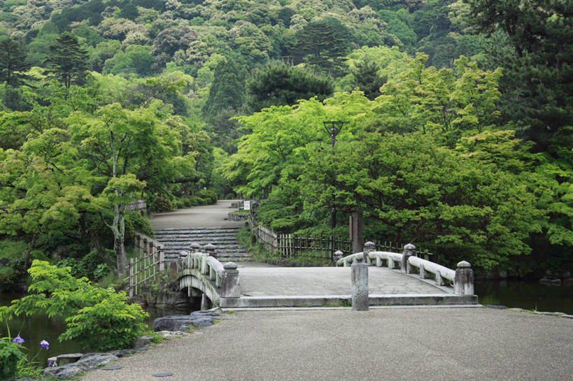 无人,公园,横图,室外,白天,正面,旅游,度假,石头,美景,树林,植物,道路,路,京都,日本,亚洲,石子,景观,小路,桥,交通,娱乐,石桥,拱桥,栈桥,树,树木,绿色,自然,享受,休闲,景色,放松,京都府,拱形,生长,成长,人行桥,石拱桥,自然风光,东亚,本州,本州岛,日本国,近畿地方,近畿,东山区,石块,彩图,圆山公园