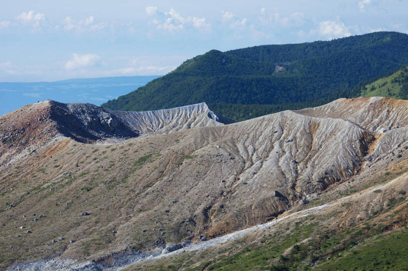 无人,公园,横图,室外,白天,正面,旅游,度假,海浪,海洋,石头,美景,山,山脉,树林,植物,日本,亚洲,阴影,光线,石子,影子,景观,浪花,山峰,云,云朵,山峦,云彩,娱乐,树,树木,蓝色,绿色,白云,蓝天,天空,阳光,自然,海水,群山,天,享受,休闲,景色,放松,生长,晴朗,成长,自然风光,海景,东亚,本州,关东地方,本州岛,日本国,群马,群马县,国立公园,大海,风浪,海,海水的波动,近岸浪,石块,涌浪,晴空,彩图,草津白根山,上信越高原国立公园