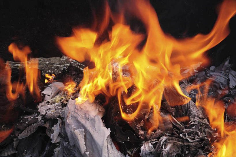 无人,横图,室外,特写,白天,正面,热情,火,一堆,阴影,堆叠,堆积,反射,火焰,木材,影子,燃烧,木柴,木料,堆,篝火,彩图,营火