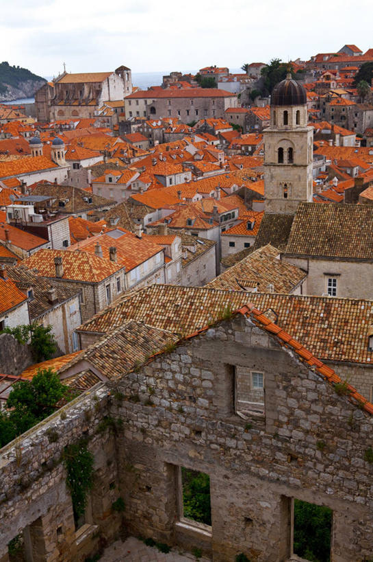 无人,家,竖图,俯视,室外,白天,旅游,度假,美景,城市风光,城市,建筑,欧洲,克罗地亚,阴影,光线,影子,房屋,屋子,景观,云,云朵,公寓,建筑群,云彩,娱乐,建设,洋房,楼房,住宅,蓝色,白云,蓝天,天空,阳光,天,享受,休闲,景色,放松,晴朗,首府,杜布罗夫尼克,克罗地亚共和国,拉古萨,达尔马提亚,达尔马提亚群岛,晴空,彩图,高角度拍摄,房子,杜布罗夫尼克.内雷特瓦县,杜布罗夫尼克老城,拉古扎