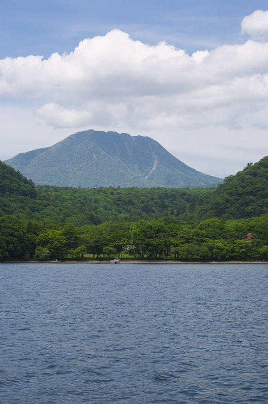 无人,公园,竖图,室外,白天,正面,旅游,度假,湖,湖泊,美景,森林,山,山脉,树林,水,植物,日光,日本,亚洲,阴影,波纹,光线,影子,湖面,景观,山峰,水流,水面,云,云朵,涟漪,山峦,云彩,娱乐,树,树木,蓝色,绿色,白云,蓝天,水纹,天空,阳光,自然,波浪,湖水,群山,天,享受,休闲,景色,放松,生长,晴朗,成长,自然风光,东亚,本州,关东地方,本州岛,日本国,栃木,栃木县,水晕,群马,群马县,中禅寺湖,福岛,福岛县,日光市,日光国立公园,幸之湖,晴空,彩图