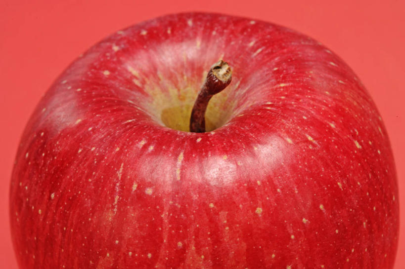 无人,横图,俯视,室内,特写,白天,苹果,水果,红色背景,新鲜,生食,食品,果实,食物,一个,红色,红苹果,摄影,有机食品,绿色食品,影棚,单个,彩图,高角度拍摄,影棚拍摄,拍摄