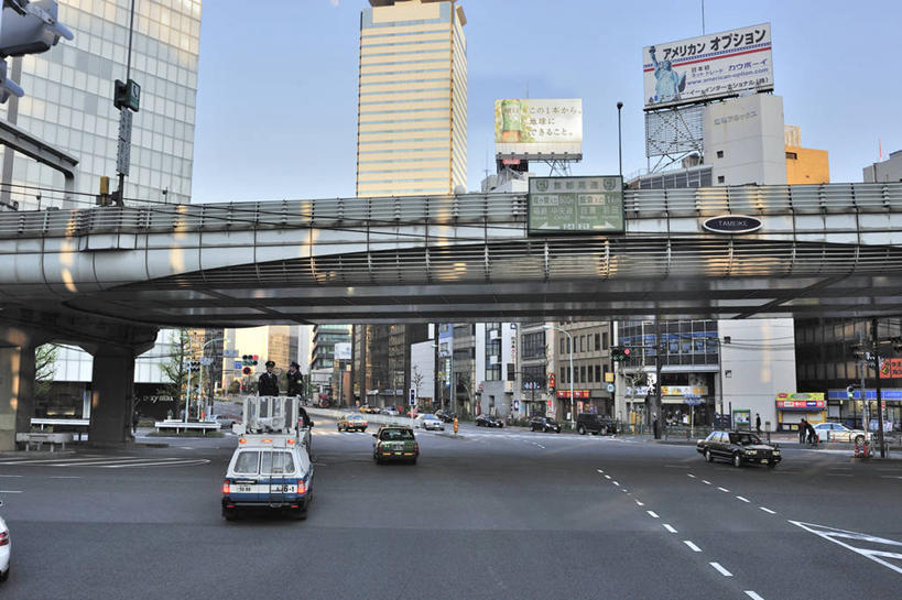 无人,高楼大厦,横图,室外,白天,正面,度假,美景,城市风光,城市,大厦,道路,建筑,卡车,路,摩天大楼,指示牌,公路,汽车,东京,日本,亚洲,阴影,光线,标志,文字,影子,景观,高架,分界线,停车线,集装箱,交通,娱乐,标识,车,蓝色,蓝天,天空,阳光,交通工具,轿车,天,享受,休闲,景色,放松,集装箱车,晴朗,货车,车行道,车行道分界线,载具,标线,高架桥,货运车,东亚,车行线,高架道路,跨线桥,本州,万里无云,关东地方,本州岛,日本国,东京都,赤坂,晴空,晴空万里,载重汽车,彩图,大楼,高层建筑,高楼,摩天楼