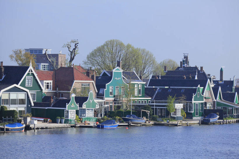 无人,家,横图,室外,白天,正面,度假,河流,美景,水,植物,城市风光,城市,欧洲,荷兰,阴影,光线,影子,房屋,屋子,河水,景观,水流,娱乐,楼房,住宅,树,树木,蓝色,绿色,蓝天,天空,阳光,自然,天,享受,休闲,景色,放松,生长,晴朗,成长,西欧,万里无云,荷兰王国,尼德兰王国,北荷兰省,晴空,晴空万里,彩图,房子,赞斯堡