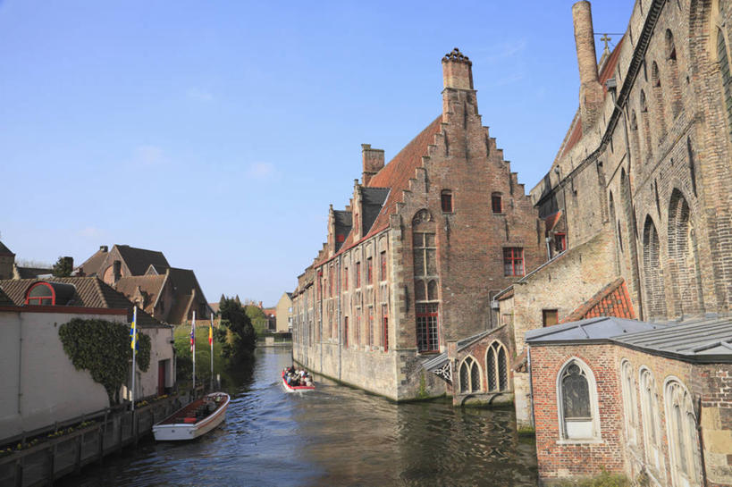 无人,家,横图,室外,白天,正面,度假,河流,美景,水,植物,城市风光,城市,船,比利时,欧洲,阴影,光线,影子,房屋,屋子,河水,景观,水流,木船,娱乐,楼房,住宅,树,树木,蓝色,绿色,蓝天,天空,阳光,自然,交通工具,天,享受,休闲,景色,放松,生长,晴朗,成长,舟,西欧,载具,万里无云,省会,比利时王国,布鲁日,西佛兰德省,弗拉芒大区,晴空,晴空万里,彩图,房子