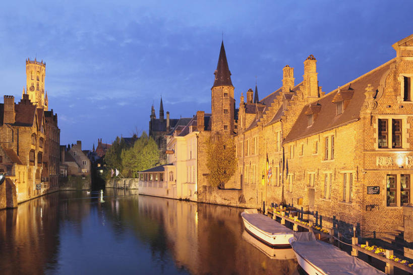 无人,家,横图,室外,白天,正面,度假,河流,美景,日落,水,植物,城市风光,城市,船,比利时,欧洲,一排,许多,整齐,房屋,屋子,河水,景观,水流,晚霞,霞光,落日,木船,很多,娱乐,楼房,住宅,树,树木,排列,绿色,自然,黄昏,交通工具,享受,休闲,景色,彩霞,放松,生长,成长,舟,西欧,队列,载具,省会,比利时王国,夕照,薄暮,布鲁日,西佛兰德省,弗拉芒大区,夕阳,彩图,傍晚,房子,斜阳