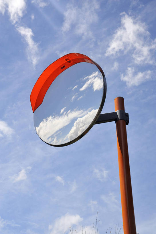 无人,竖图,室外,特写,白天,仰视,旅游,度假,安全,美景,镜子,日本,亚洲,阴影,反射,光线,影子,柱子,景观,云,云朵,反光镜,交通,云彩,娱乐,一个,红色,蓝色,白云,蓝天,天空,阳光,自然,天,享受,休闲,景色,放松,晴朗,单个,镜像,生命,镜面,自然风光,东亚,日本国,九州本岛,九州,九州岛,九州地方,宫崎,宫崎县,光学,凸面镜,晴空,彩图,低角度拍摄,广角镜