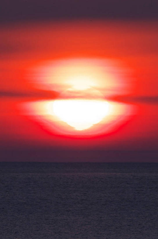 无人,竖图,室外,白天,正面,旅游,度假,日出,海浪,海洋,美景,太阳,北海道,日本,亚洲,景观,浪花,水平线,辽阔,朝霞,晨曦,海平线,黎明,娱乐,阳光,自然,海水,享受,休闲,广阔,景色,放松,一望无际,太平洋,自然风光,海景,东亚,日本国,北海道地方,北海道岛,无边无际,一马平川,大海,风浪,海,海水的波动,近岸浪,涌浪,朝阳,彩图,卯时,破晓,日始,鄂霍次克海,鄂霍次克,水天相接,水天一线