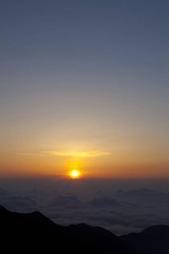 无人,竖图,室外,白天,正面,旅游,度假,美景,日落,山,山脉,太阳,长野县,日本,亚洲,阴影,光线,影子,地平线,景观,山峰,晚霞,霞光,云,云朵,落日,辽阔,地面,山峦,云彩,娱乐,白云,阳光,自然,黄昏,群山,享受,休闲,广阔,景色,彩霞,放松,一望无际,自然风光,延伸,东亚,本州,本州岛,日本国,中部地方,天地相交,长野,无边无际,一马平川,夕照,薄暮,安昙野,安昙野市,夕阳,彩图,傍晚,斜阳