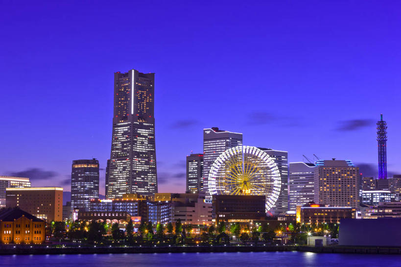 无人,高楼大厦,横图,彩色,室外,白天,正面,度假,海浪,海洋,美景,城市风光,城市,大厦,建筑,轮船,摩天大楼,霓虹灯,船,神奈川,日本,亚洲,阴影,光线,影子,景观,浪花,灯光,七彩,横滨,横滨市,神奈川县,娱乐,光源,霓虹,灯,蓝色,蓝天,天空,阳光,海水,交通工具,天,享受,休闲,景色,放松,晴朗,照明设备,载具,海景,东亚,本州,万里无云,首府,关东地方,本州岛,日本国,横滨海洋塔,氖灯,大海,风浪,海,海水的波动,近岸浪,涌浪,晴空,晴空万里,彩图,大楼,高层建筑,高楼,摩天楼