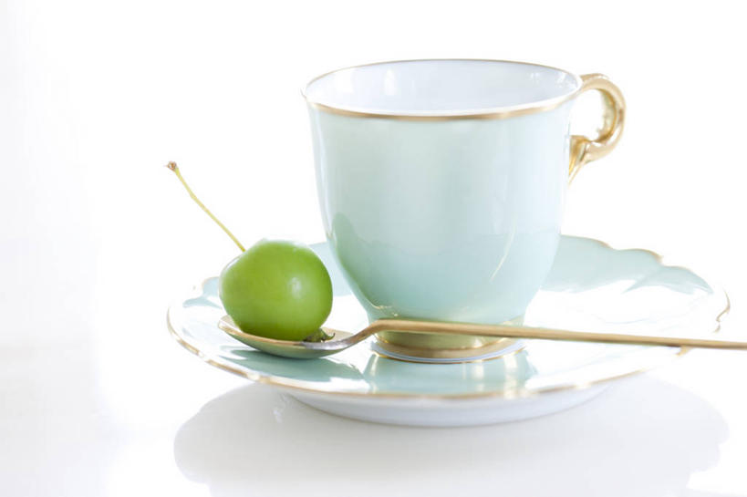 咖啡,无人,横图,室内,特写,白天,白色背景,正面,幸福,杯子,餐具,水果,金属制品,阴影,新鲜,反射,金属,瓷器,碟子,盘,影子,勺子,生食,食品,果实,咖啡杯,陶瓷制品,娱乐,食物,饮料,一个,绿色,盘子,调羹,碟,汤匙,山楂,享受,休闲,温馨,放松,乐趣,摄影,有机食品,绿色食品,影棚,单个,提神,舒适,瓷杯,醒脑,软饮料,红果,彩图,影棚拍摄,拍摄