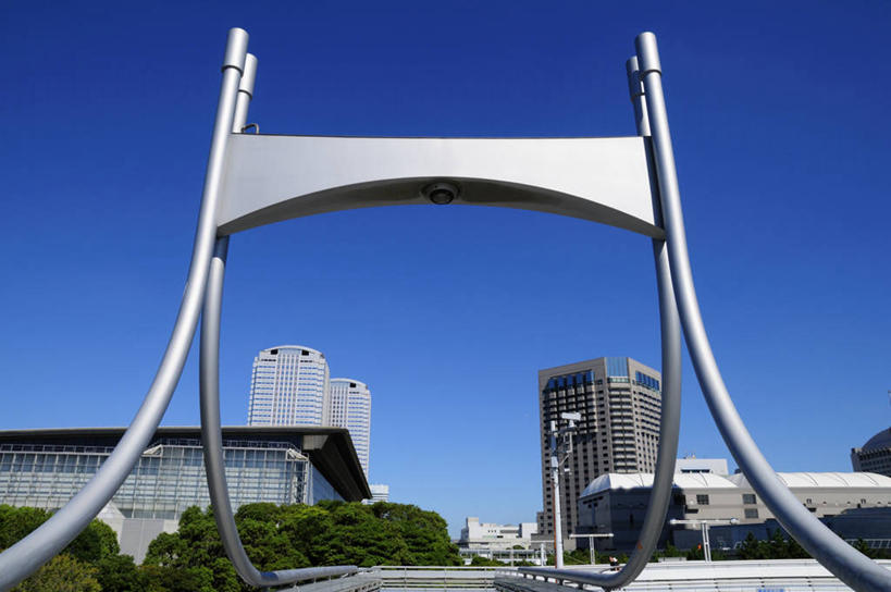 无人,高楼大厦,栏杆,横图,室外,白天,仰视,度假,办公楼,美景,植物,城市风光,城市,大厦,建筑,摩天大楼,写字楼,雕塑,日本,亚洲,阴影,艺术,装饰,光线,雕刻,雕像,影子,景观,围栏,千叶县,娱乐,护栏,树,树木,蓝色,绿色,蓝天,天空,阳光,自然,工艺品,楼宇,天,享受,休闲,商务楼,景色,放松,生长,晴朗,成长,纪念,美术,主题,陈列,东亚,本州,万里无云,关东地方,本州岛,日本国,功能,美学,千叶,晴空,晴空万里,彩图,低角度拍摄,大楼,高层建筑,高楼,摩天楼,幕张国际城