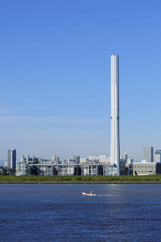 无人,工厂,竖图,室外,白天,正面,度假,烟囱,草地,草坪,海浪,海洋,美景,植物,城市风光,城市,东京,日本,亚洲,阴影,环保,高大,光线,影子,景观,浪花,宏伟,娱乐,草,蓝色,绿色,蓝天,天空,阳光,海水,天,享受,休闲,景色,放松,能源,晴朗,回收,资源,海景,利用,低碳,东亚,循环,本州,万里无云,关东地方,本州岛,日本国,东京都,持续,江户川区,高峻,嵬峨,大海,风浪,海,海水的波动,近岸浪,涌浪,晴空,晴空万里,彩图,工地,制造厂,东京23区