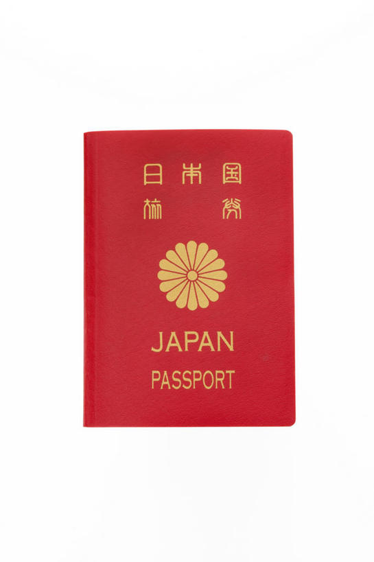 无人,竖图,室内,特写,白天,白色背景,正面,桌面,桌子,静物,一本,阴影,反射,日文,英文,标志,文字,影子,字符,标识,本子,摄影,影棚,英文字母,护照,证明,通行,身份,日语,彩图,影棚拍摄,拍摄