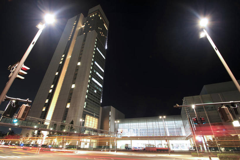 无人,高楼大厦,横图,室外,夜晚,长时间曝光,仰视,度假,美景,城市风光,城市,大厦,道路,路,路灯,摩天大楼,夜景,公路,照明,日本,亚洲,阴影,光线,影子,景观,灯光,交通,娱乐,灯,享受,休闲,景色,放松,照亮,照明设备,曝光,东亚,本州,本州岛,日本国,中部地方,新潟,新潟县,马路,彩图,低角度拍摄,大楼,高层建筑,高楼,摩天楼,朱鹭展览馆