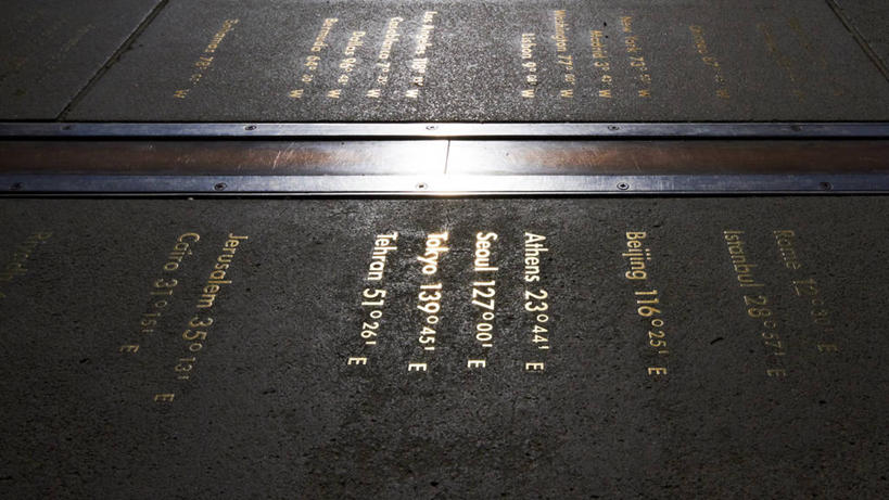 无人,横图,俯视,室外,特写,白天,旅游,度假,标志建筑,地标,建筑,英国,欧洲,伦敦,阴影,光线,英文,标志,文字,影子,字符,字母,地面,首都,娱乐,标识,建设,阳光,享受,休闲,旅游胜地,放松,英文字母,西欧,大不列颠,格林威治,大不列颠及北爱尔兰联合王国,雾都,格林尼治,格林尼治天文台,格林威治天文台,彩图,高角度拍摄,大不列颠王国,大英帝国,联合王国,日不落帝国,本初经线,本初子午线,格林尼治子午线,格林威治子午线,子午线