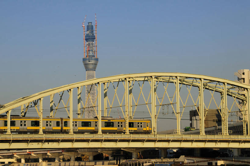 无人,横图,室外,白天,正面,度假,美景,城市风光,标志建筑,城市,大桥,地标,建筑,立交桥,路,桥梁,铁路,火车,东京,日本,亚洲,一辆,阴影,光线,影子,景观,高架,建筑群,斜拉桥,桥,轨道,交通,铁轨,娱乐,建设,车,蓝色,蓝天,天空,阳光,交通工具,天,享受,休闲,景色,放松,运输,晴朗,载具,东亚,本州,万里无云,关东地方,本州岛,日本国,东京都,墨田区,天空树塔,晴空,晴空万里,彩图,东京晴空塔,东京天空树,墨田塔,新东京铁塔