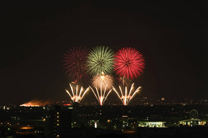 无人,家,横图,俯视,室外,夜晚,旅游,度假,美景,城市风光,城市,建筑,烟火,夜景,日本,亚洲,阴影,光线,影子,房屋,屋子,景观,公寓,建筑群,灯光,辉煌,娱乐,建设,洋房,楼房,住宅,黑色,天空,焰火,天,享受,休闲,灿烂,景色,放松,璀璨,礼花,光辉,东亚,本州,本州岛,日本国,中部地方,新潟,新潟县,花炮,礼花炮,绚烂,光耀,长冈,长冈市,烟花,彩图,高角度拍摄,房子