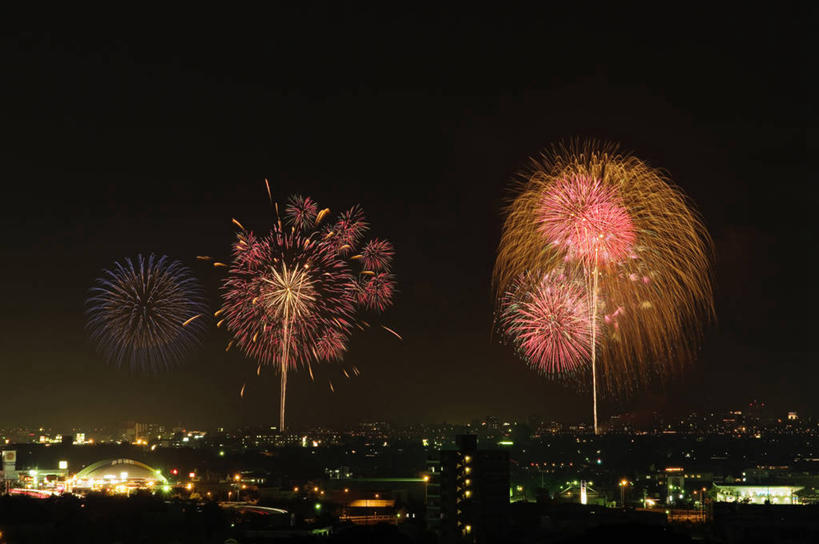 无人,家,横图,俯视,室外,夜晚,旅游,度假,美景,城市风光,城市,建筑,烟火,夜景,日本,亚洲,阴影,光线,影子,房屋,屋子,景观,公寓,建筑群,灯光,辉煌,娱乐,建设,洋房,楼房,住宅,黑色,天空,焰火,天,享受,休闲,灿烂,景色,放松,璀璨,礼花,光辉,东亚,本州,本州岛,日本国,中部地方,新潟,新潟县,花炮,礼花炮,绚烂,光耀,长冈,长冈市,烟花,彩图,高角度拍摄,房子