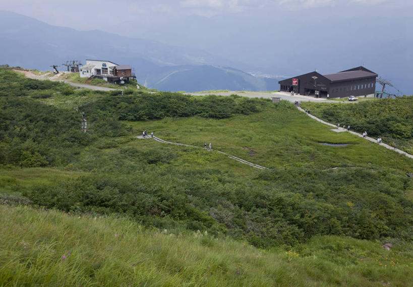 无人,家,木屋,横图,室外,白天,正面,旅游,度假,草地,草坪,美景,植物,长野县,日本,亚洲,阴影,光线,影子,景观,云,云朵,云彩,娱乐,住宅,草,蓝色,绿色,白云,蓝天,天空,阳光,自然,天,享受,休闲,景色,放松,晴朗,自然风光,东亚,本州,本州岛,日本国,中部地方,长野,北安,北安昙郡,晴空,彩图,茅舍,茅屋,棚屋,小木屋,小屋,白马村