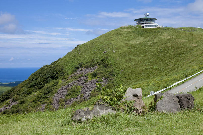 无人,公园,家,横图,室外,白天,正面,旅游,度假,草地,草坪,海浪,海洋,石头,美景,山,山脉,植物,秋田县,日本,亚洲,阴影,光线,石子,影子,房屋,屋子,景观,浪花,山峰,云,云朵,山峦,云彩,娱乐,楼房,住宅,草,蓝色,绿色,白云,蓝天,天空,阳光,自然,海水,群山,天,享受,休闲,景色,放松,晴朗,自然风光,海景,东亚,本州,本州岛,日本国,秋田,东北地方,大海,风浪,海,海水的波动,近岸浪,石块,岩石,涌浪,晴空,彩图,房子,国定公园,寒风山,男鹿国定公园,男鹿市,准国家公园