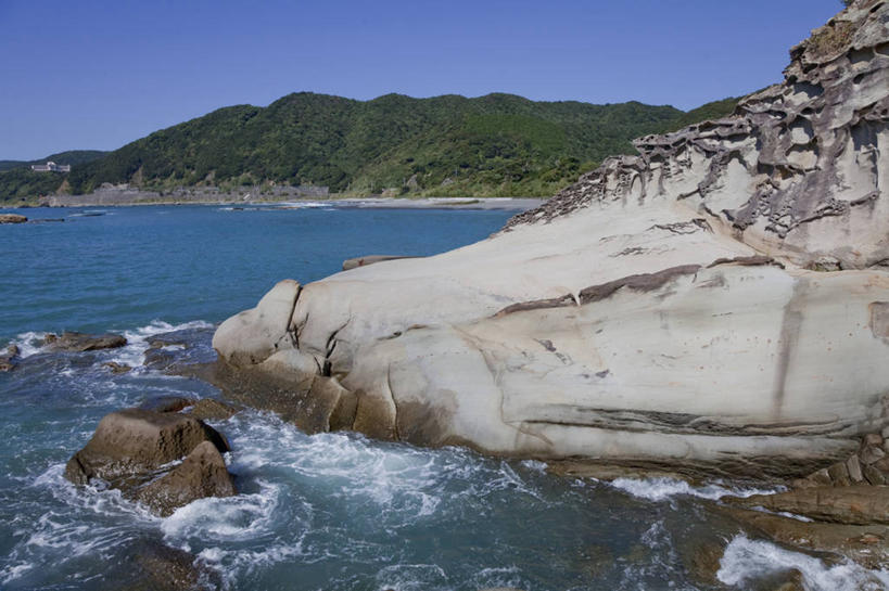 无人,横图,室外,白天,正面,旅游,度假,海浪,海洋,石头,美景,沙滩,山,山脉,树林,植物,日本,亚洲,阴影,光线,沙子,石子,影子,海岸,景观,浪花,山峰,沙地,山峦,娱乐,树,树木,蓝色,绿色,蓝天,天空,阳光,自然,海水,群山,天,享受,休闲,景色,放松,生长,晴朗,成长,自然风光,海景,东亚,万里无云,高知,日本国,高知县,四国地方,四国,四国岛,大海,风浪,海,海水的波动,海滩,近岸浪,石块,岩石,涌浪,晴空,晴空万里,彩图,土佐清水市