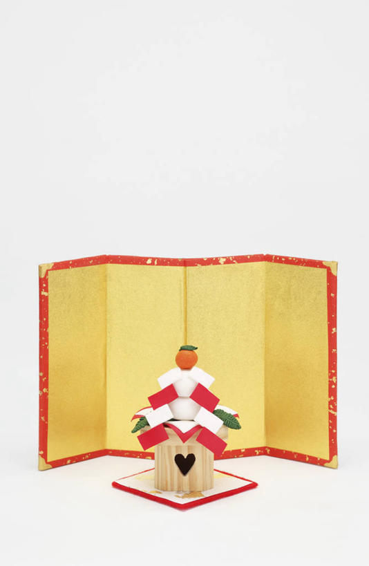 无人,竖图,室内,特写,白天,白色背景,正面,家具,屏风,阴影,节日,反射,影子,年糕,文化,一个,祈祷,许愿,摄影,影棚,单个,纪念,协调,祈求,祭祀,镜饼,遮挡,分隔,美化,平安,彩图,影棚拍摄,拍摄,传统文化