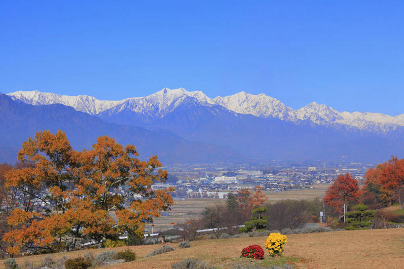 无人,家,横图,室外,白天,正面,旅游,度假,美景,秋季,森林,山,树林,雪,雪山,植物,大雪,城市风光,城市,建筑,叶子,长野县,富山县,日本,亚洲,阴影,光线,影子,房屋,屋子,冰,积雪,景观,山峰,雪景,冬季,冬天,公寓,枯叶,落叶,山峦,娱乐,建设,洋房,楼房,住宅,树,树木,蓝色,绿色,蓝天,天空,阳光,自然,天,享受,休闲,景色,放松,寒冷,生长,晴朗,成长,冰冷,东亚,本州,万里无云,本州岛,日本国,中部地方,岐阜,岐阜县,长野,新潟,新潟县,严寒,冰凉,酷寒,凛冽,凛凛,极冷,富山,叶,叶片,晴空,晴空万里,秋,秋天,彩图,房子,北阿尔卑斯山,飞驒山脉
