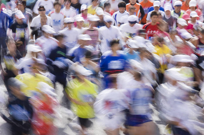 东方人,跑,横图,俯视,室外,白天,运动服,锻炼,快乐,比赛,运动,竞争,马拉松赛,帽子,亚洲,服装,朦胧,模糊,许多人,黄种人,娱乐,运动帽,衣服,一群人,休闲,鸭舌帽,服饰,大众,体育运动,衣着,穿着,群众,长跑,衣饰,人民,体育,马拉松,男人,男性,年轻男性,年轻女性,女人,女性,亚洲人,跑步,半身,彩图,高角度拍摄,健身,运动装
