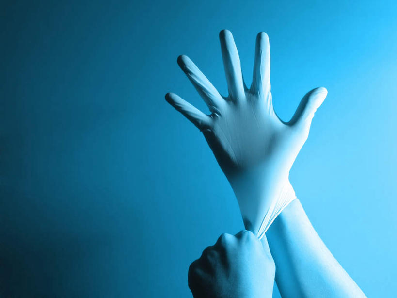 西方人,一个人,科学家,站,横图,室内,白天,正面,安全,欧洲,欧洲人,仅一个男性,仅一个人,蓝色背景,防护,仅一个年轻男性,手套,站着,摄影,影棚,保护,保险,科学研究者,保全,周全,安稳,安定,防护手套,法医,平安,男人,男性,年轻男性,白种人,科学工作者,站立,半身,彩图,影棚拍摄,拍摄