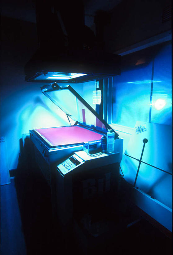 无人,工厂,竖图,俯视,室内,白天,机器,阴影,光线,墨水,影子,灯光,黄色,蓝色,机械,印刷机,彩图,高角度拍摄,工地,制造厂