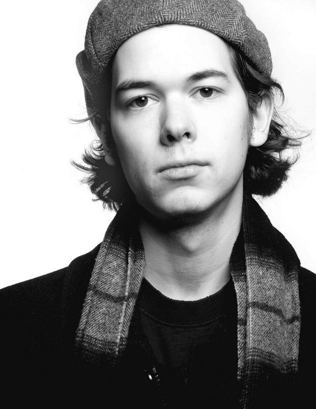 西方人,一个人,站,竖图,黑白,室内,白天,白色背景,正面,帽子,欧洲,欧洲人,仅一个男性,仅一个人,服装,注视,休闲装,运动帽,仅一个年轻男性,衣服,观察,看,站着,休闲,休闲服,鸭舌帽,摄影,服饰,影棚,观看,察看,关注,男人,男性,年轻男性,白种人,站立,半身,影棚拍摄,拍摄