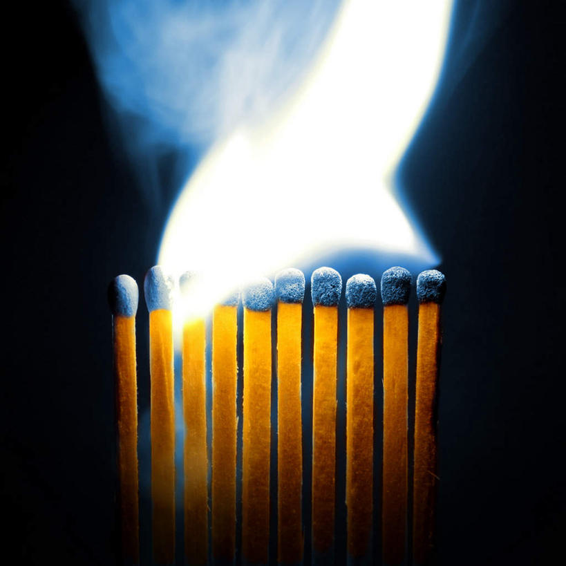 无人,竖图,室内,特写,白天,正面,热情,静物,火,一排,许多,黑色背景,整齐,火柴,火焰,很多,燃烧,排列,摄影,影棚,洋火,队列,火柴梗,取火工具,彩图,影棚拍摄,拍摄