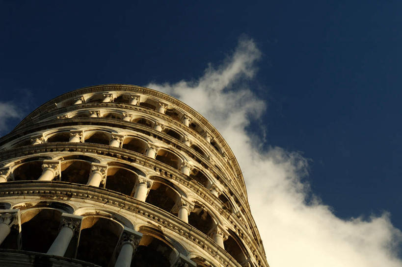 无人,竖图,室外,白天,仰视,旅游,度假,名胜古迹,标志建筑,地标,建筑,意大利,欧洲,遗迹,云,云朵,云彩,古迹,文物,娱乐,建设,古建筑,蓝色,白云,蓝天,天空,天,享受,休闲,旅游胜地,放松,晴朗,比萨城,比萨斜塔,托斯卡纳,南欧,古文明,意大利共和国,奇迹广场,比萨大教堂,托斯卡纳大区,晴空,彩图,低角度拍摄